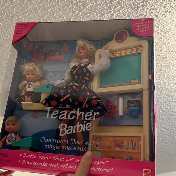 1992-1994 never opened box , Barbie Teacher and 2 students ❤️ - Picture 7 of 7